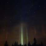 Un soir d'aurore boréale... alors ça ne ressemble pas à une aurore mais c'est vert .... donc mystère...