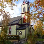 Jolie eglise rachetée et entièrement retapée par une association...